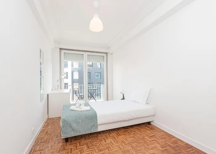 Houze Spacious Near Marques De Pombal *